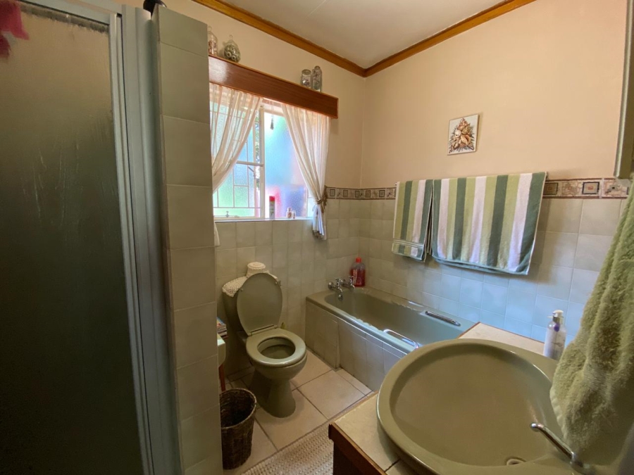 4 Bedroom Property for Sale in Kannoniers Park North West